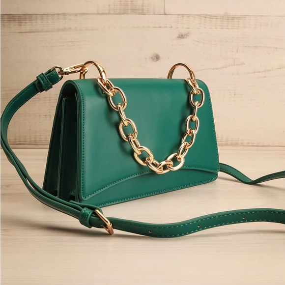Francesca’s CROSSBODY CHAIN BAG- GREEN - Picture 1 of 6